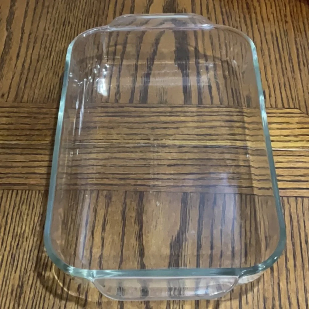 Pyrex 3 qt & 2 qt oblong baking dishes plus wooden holder and cutting board